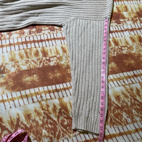Vintage Oversized Ribbed Sweater - Picture 10 of 10